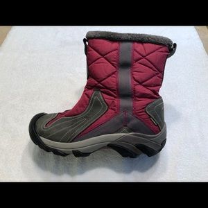 Woman’s Keen Betty Quilted Winter Boots Size 11
